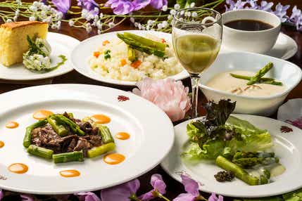 【中部・西部エリア発】 藤田いちご園完熟いちご狩り食べ放題IN山梨　朝採れ新鮮アスパラガスの創作コースランチ　日帰り