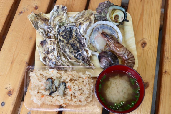 【徳山：徳山駅新幹線口発】 シーズン到来!!糸島のカキ小屋でど～んと牡蠣1ｋｇ食す　日帰り1