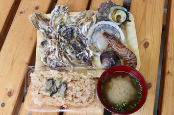 【徳山：徳山駅新幹線口発】 シーズン到来!!糸島のカキ小屋でど～んと牡蠣1ｋｇ食す　日帰り
