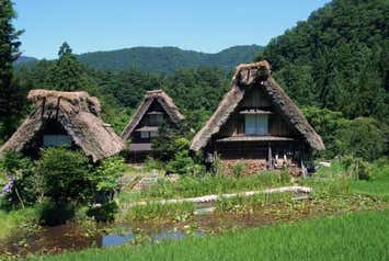 【添乗員同行／福岡発】 はじめての北陸 決定版 白川郷・兼六園・和倉温泉 3日間  能登半島復興応援ツアー［能登のために旅して応援、ありがとう 石川県］ 石川県で使える! 8,000円の買い物クーポン付き!