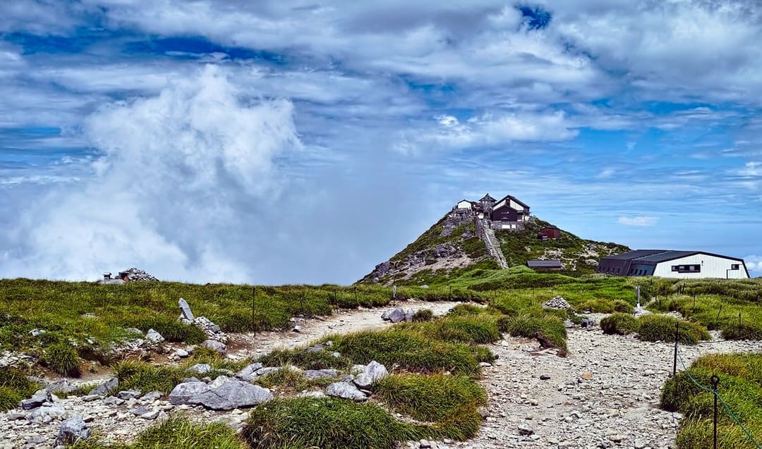 出羽三山 宿坊泊 羽黒山口登山バスツアー 1泊2日
～月山神社本宮・羽黒山三神合祭殿・湯殿山神社本宮～2