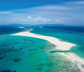 琉球列島でもっとも美しい「琉美の島」久米島と沖縄本島の世界遺産を巡る1