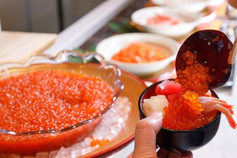 【伊丹空港発着】 生うに・カニ・いくらを食す！北海道～積丹ブルーの絶景と花咲く庭園～3日間3