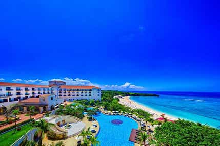 【神戸空港発着】花・光・青　彩りの南国ミステリーツアー３日間