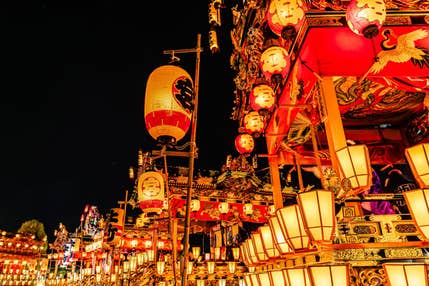 【新宿・東京発】一度は行きたい！日本三大曳山まつり「秩父夜祭」豪華絢爛な笠鉾・屋台の曳き廻しや夜空を彩る花火もたっぷり満喫！！　復路夜行日帰りバスツアー