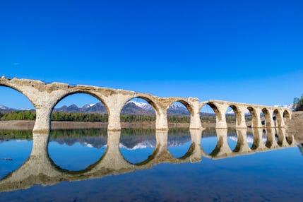 【宇都宮駅・小山駅発】初夏の北海道１2景４日間　トマム「雲海テラス」・幻の「タウシュベツ川橋梁」　全室スイートルームの「リゾナーレトマム」＆層雲峡温泉・登別温泉に宿泊　十勝・富良野・美瑛