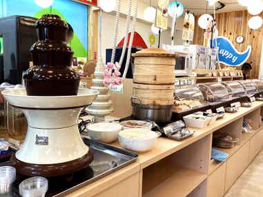 【東京都内発※町田を除く】 ♡すいすいスイートな休日♡inとちぎ 伝統ある御菓子店「TACOYA」スイーツビュッフェ&ロイヤルクイーンと旬のいちごダブル狩り 日帰り