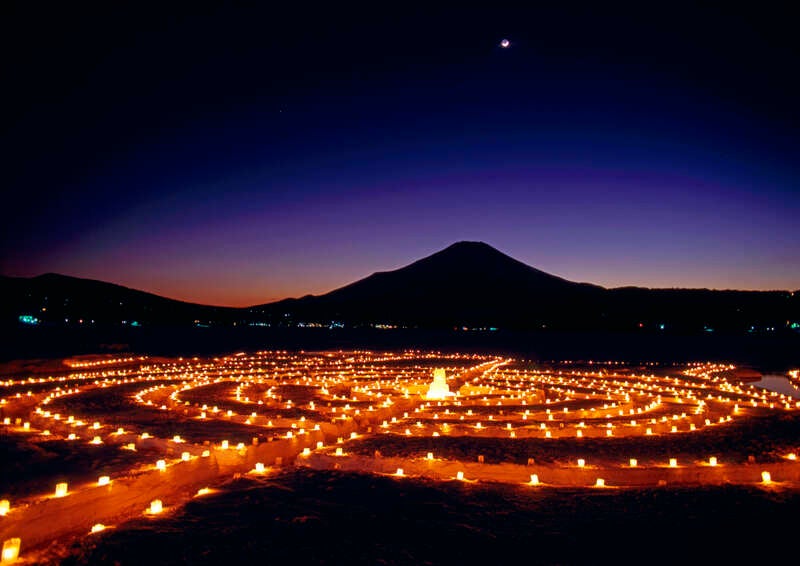 【神奈川県内・町田発】 冬の幻想イベント！山中湖アイスキャンドルフェスティバルと 甲州いちご狩り食べ放題　日帰り1