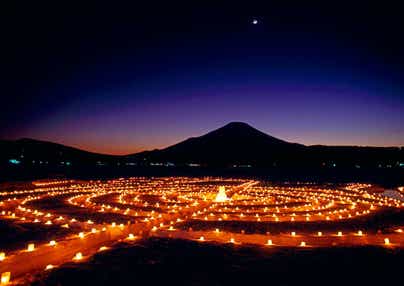 【神奈川県内・町田発】 冬の幻想イベント！山中湖アイスキャンドルフェスティバルと 甲州いちご狩り食べ放題　日帰り