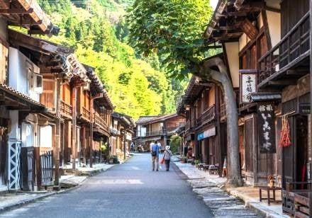 ＜Web割対象商品＞【キングツアーバス旅】日帰りで行きたい！江戸時代にタイムスリップ！　美しい宿場町・木曽路中山道 妻籠・馬籠〔多摩センター・聖蹟桜ヶ丘・京王八王子発〕1