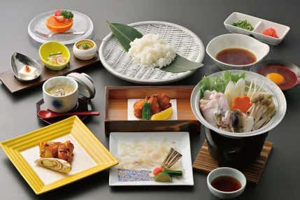 ＜香川＞休暇村讃岐五色台で食す「奇跡の五年虎河豚（ごねんとらふぐ）」のご昼食【垂水・名谷出発】