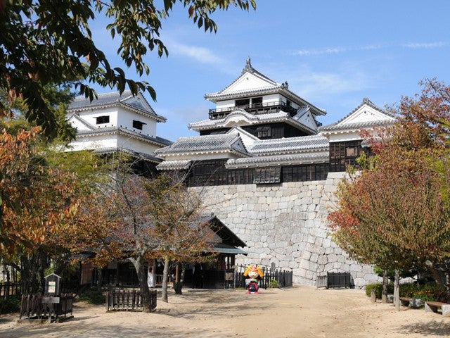 ■〔松山城スペシャルパック〕往復松山空港利用　松山城天守観覧と坂の上の雲ミュージアムで松山城周辺を満喫♪　四国ホテルチョイス　1泊2日2