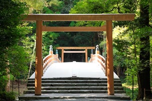 [格安で行ける夜行バスツアー] 伊勢神宮外宮・内宮・二見浦（夫婦岩） 往路夜行2日間2