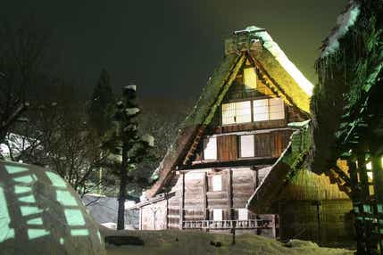 【東京駅・上野駅・大宮駅・高崎駅発】 特別な冬の夜を演出します「飛騨の里合掌造りライトアップ」&白銀の白川郷 飛騨高山温泉リゾートホテルに泊まる2日間