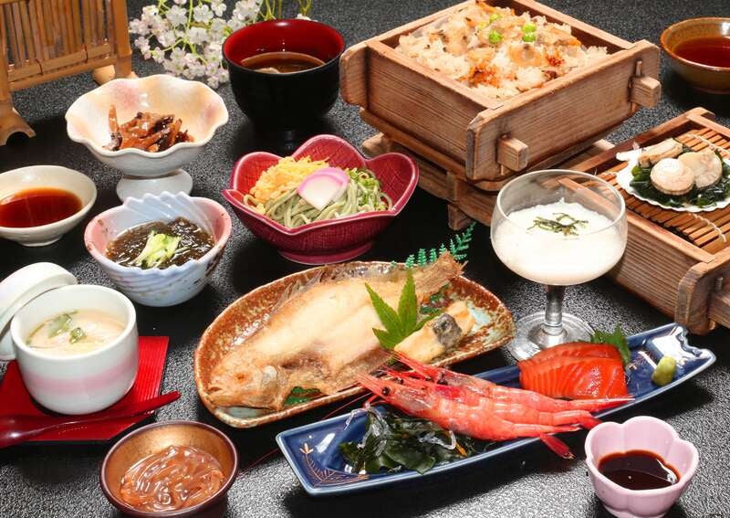 【出雲・斐川・松江・米子発】岩美ブルー・浦富海岸クルーズと砂の美術館・「ふじの寺」住雲寺　日帰り3