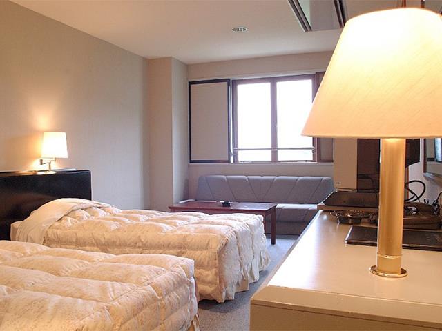 ■●夜発バス　斑尾マウンテンリゾート（斑尾高原＆タングラム）　手ぶらDEボード・スキー　ホテルシルクイン斑尾（1泊4日）1