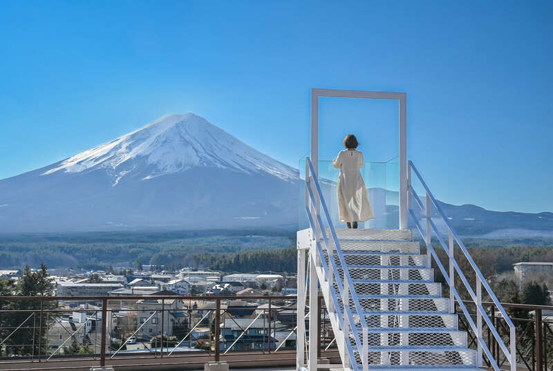 【静岡県内発】 読売特製化粧箱入白桃２箱付！　甲州白桃狩り園内食べ放題 夏の爽やか河口湖 大迫力のMt.Fuji　日帰り3