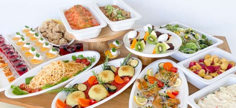 【東京都内発※町田を除く】 よみうりツアー初登場！地元で人気の茨城県食材たっぷり☆ シェフの手づくり洋食・デザートビュッフェ ぽこぽこ「コキア」と人気の漁港「那珂湊おさかな市場」 ♦うれしい！食べごろ茨城県産ホクホク焼いも１本付き♪ 日帰り2