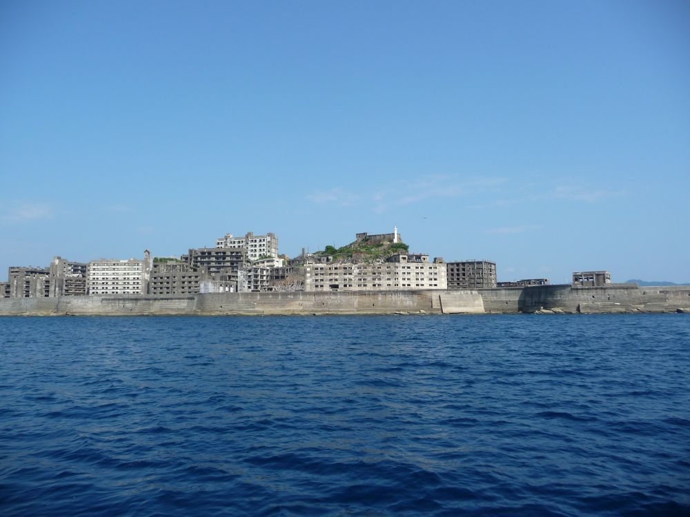 話題のスポット！世界遺産 軍艦島上陸クルーズと 長崎のおごちそうランチビュッフェ🌟 日帰りバスツアー🚌2