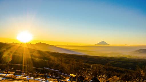 富士見高原で初日の出・初富士&身曽岐神社初詣バスツアー
～源泉100%温泉で初湯～