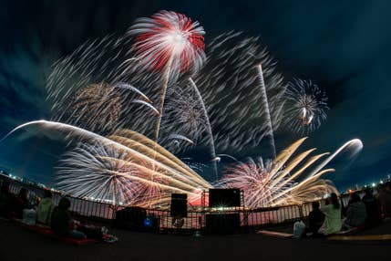 【京葉エリア発】 有料観覧席(イス席)付き!約13,000発 音楽花火の最高峰「千葉Xmas芸術花火2025」