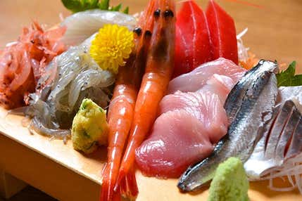 <新宿発・西船橋発> 開運!初富士を望むお正月 三嶋大社初詣 と 海鮮グルメ天国・沼津港で選べるランチ そして、光のトンネル!時之栖イルミネーション『ひかりのすみか』