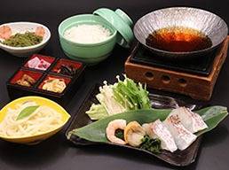 なんと、びっくり！これは桜でなく梅なんです！圧巻！鈴鹿の森庭園しだれ梅祭りと「特選牛すき焼き御膳」又は「伊勢真鯛海鮮鍋膳」の選べる昼食【河内磐船・枚方市・JR高槻発】3