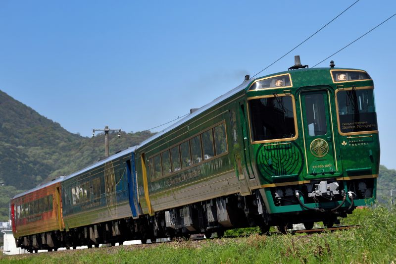 【特別企画/添乗員同行】観光列車の旅 3つの四国ものがたり 秋景色に行く四国列車内でたっぷり愉しむ美食紀行3日間 「●伊予灘ものがたり」「●志国土佐 時代の夜明けのものがたり」「●四国まんなか千年ものがたり」と「●しまんトロッコ」3