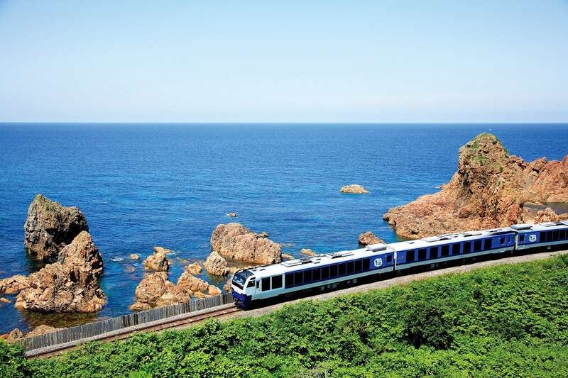 【伊丹空港発着】 東北西海岸絶景ルート　JR五能線「リゾートしらかみ」と男鹿半島・青池・龍飛崎　3日間1