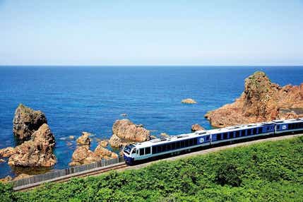 【伊丹空港発着】 東北西海岸絶景ルート　JR五能線「リゾートしらかみ」と男鹿半島・青池・龍飛崎　3日間