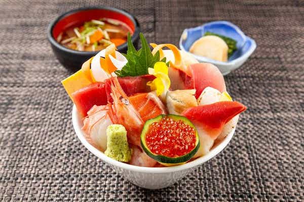 【群馬県内発】 本気丼の選べるランチ＆秋の恵みお土産付き！土田酒蔵の酒蔵見学と東洋のナイアガラ『吹割の滝』　日帰り1