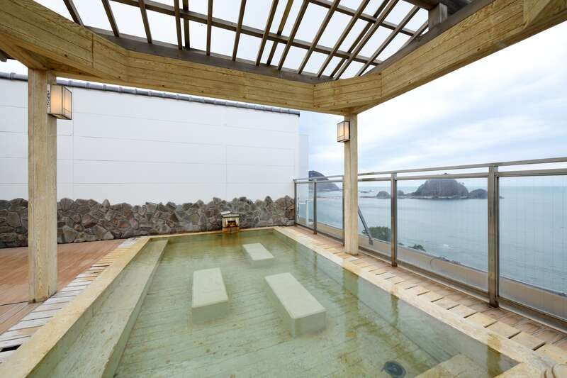 【山形県内発】 5つ星の宿「由良温泉 ホテル八乙女」18時間滞在＆ 庄内の海の幸を食す！あわび＆海鮮しゃぶしゃぶ付 新春めで鯛御膳と 庄内冬の風物詩「日本海寒鱈まつり」（2日間）3