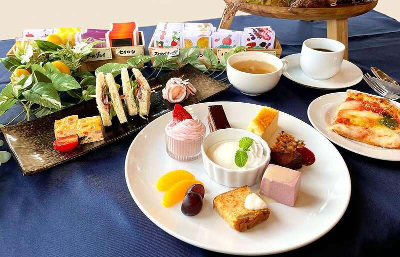 【奈良県内発】 嵐山「渡月橋」・世界遺産「醍醐寺」・七谷川桜並木　 京の3つの桜めぐりと春色アフタヌーンティー　日帰り3