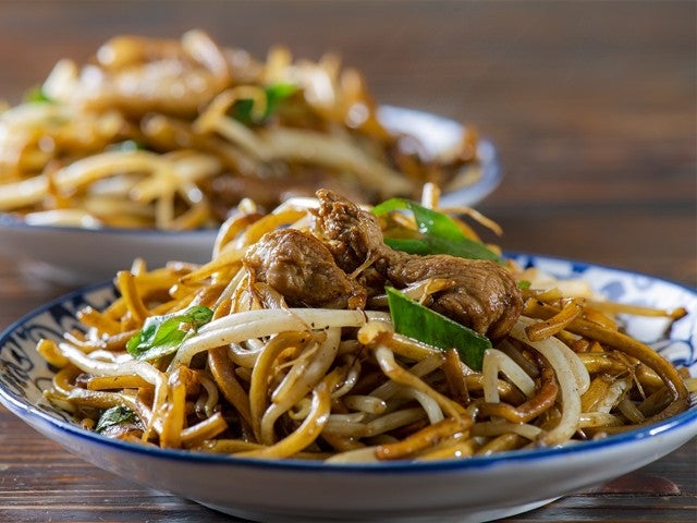■【往復大分空港利用】「日田やきそば」食べ比べクーポン＆レンタカー付　九州の小京都 日田温泉の人気のホテル！亀山亭ホテル（夕朝食付）3泊4日2