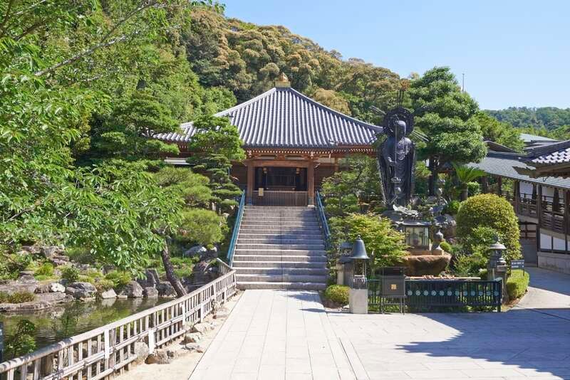 【倉吉・ハワイ・鳥取 発】 新春！ 清荒神（ｷﾖｼｺｳｼﾞﾝ）開運初詣とカニ足付き！40種のランチバイキング2