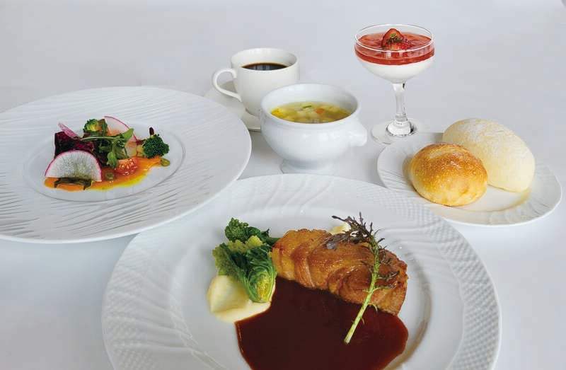 【千葉県内※銚子・茂原発着ルートを除く発】 美食交響曲♪生演奏を聴きながら♬期間限定音楽家ランチ 某世界的ガイドブックで３ツ星認定　「久保田一竹美術館」　日帰り1