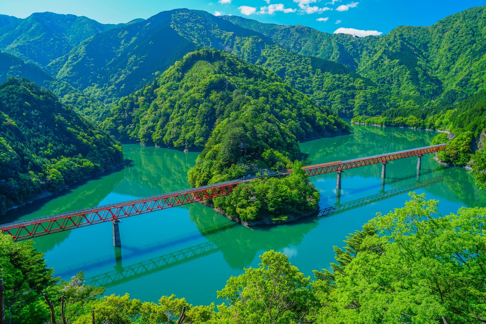 『秘湯「寸又峡温泉 翠紅苑」と大型バスでは行けない秘境・寸又峡「夢の吊り橋」と奥大井湖上駅 2日間』2