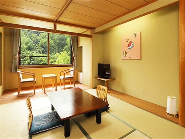 ■【値下げスペシャル】≪新千歳空港利用≫名勝・地獄谷のほとりで、地底から湧き出るお湯の力を体感♪登別温泉 名湯の宿 パークホテル雅亭≪和室8畳≫3泊4日（夕朝食付/レンタカープラン）2