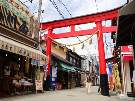 中部発　日帰り　５種の食べ歩きと食べ方選べる近江牛＆飛騨牛食べ比べ！2