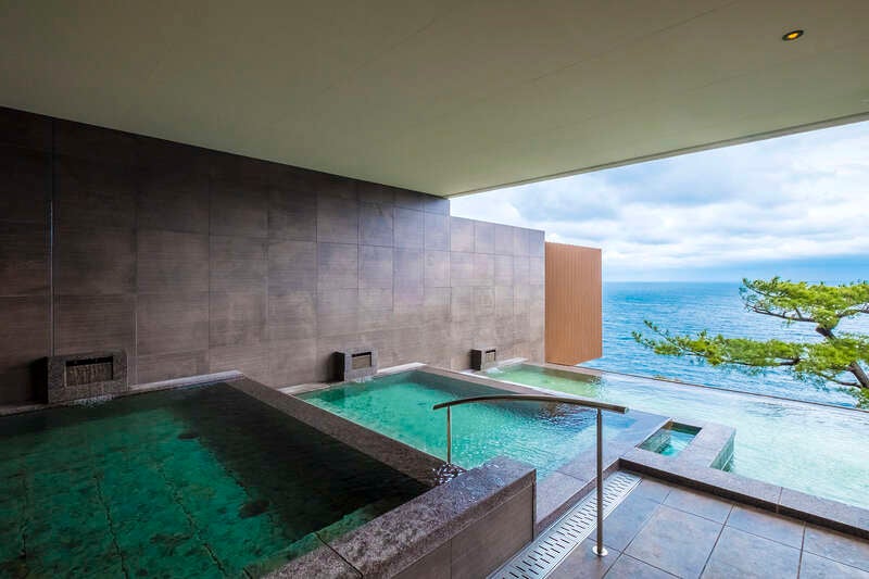 【長崎空港発】 《昭和100年》 熱海温泉・石和温泉と 昭和レトロ満喫ツアー ３日間3