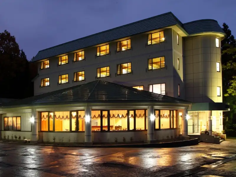 夜発バス／東京・横浜・お台場発　ホテルオークフォレスト　五竜＆47　選べるリフト券｜白馬・みそら野にブナの森の中に佇む　安らぎに満ちた天然温泉リゾート1