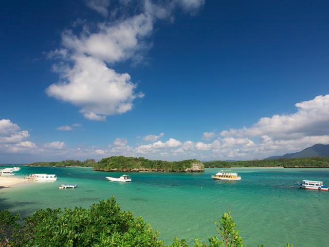 ■川平湾グラスボート＆アイス付　組合せ自由自在の人気ツアー！石垣島・竹富島・西表島ホテルチョイスプラン4泊5日3