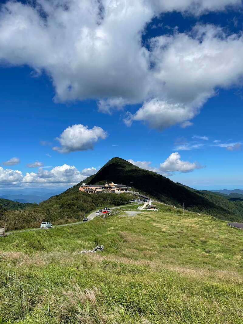 【高知県内発】 四国カルストをガイドと共に歩く・・・天狗高原ウォークと雲の上の温泉　日帰り1