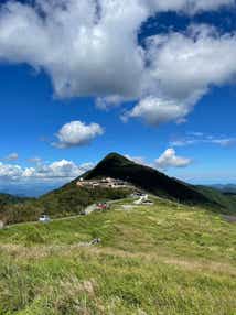 【高知県内発】 四国カルストをガイドと共に歩く・・・天狗高原ウォークと雲の上の温泉　日帰り