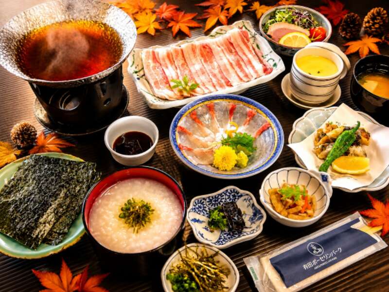 【直方・小竹・新飯塚・飯塚発】 【佐賀県団体旅行助成適用】佐賀海苔しゃぶ鍋を味わう！泉山もみじのトンネル一般開放＆有田秋の陶磁器まつりと日本庭園でのお茶会　日帰り　1