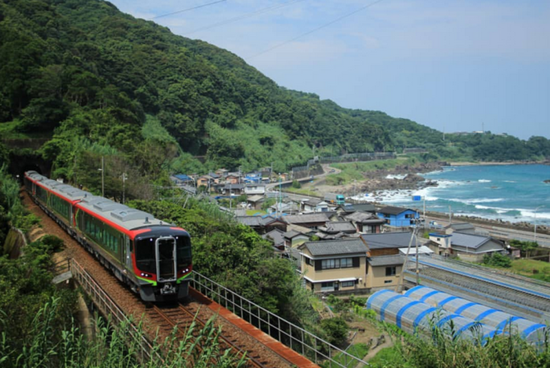 【新大阪・新神戸・姫路・相生駅・岡山駅発】 四国ドラマチック鉄道紀行～「伊予灘ものがたり・土佐くろしお鉄道」と秘境パノラマ旅３日間2