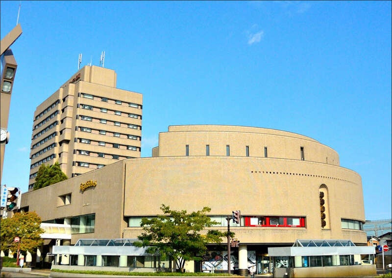 【富山県内発】 「香りのばらまつり」in国営越後丘陵公園 とホテルニューオータニ長岡の優雅にランチビュッフェ　日帰り2