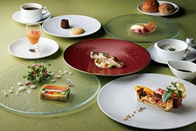 福崎・社・三木　発
箱根ホテルと初夏の風物詩「箱根登山電車あじさい列車」3