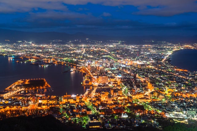 【岩手県・新幹線駅（盛岡駅～一ノ関駅）発】 澄み渡る冬の函館夜景と復活の津軽鉄道ストーブ列車！函館＆下北＆津軽の先っちょご当地グルメ三昧旅（3日間）1