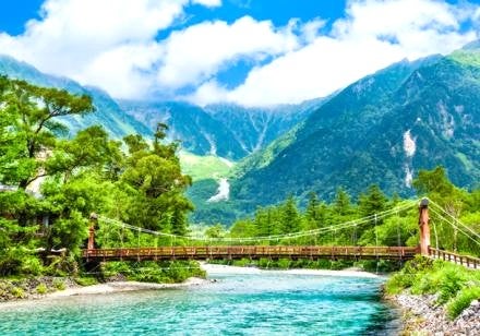 ＜Web割対象商品＞【キングツアーバス旅】新緑の上高地と城下町松本散策♪ 一度は泊まってみたい乳白色の名湯！白骨温泉 湯元齋藤旅館1泊2日〔新宿・調布・府中発〕1